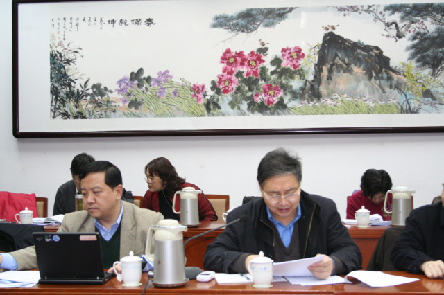 李永海副主任带领大家学习院党组扩大会议文件