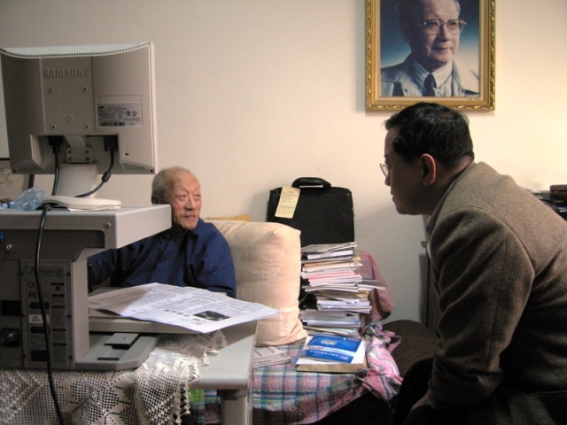 2007年2月，吴季主任看望王老